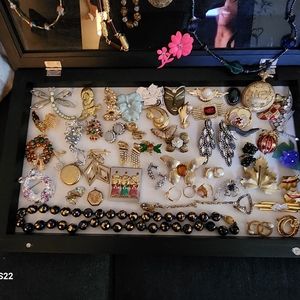 Lot of vintages jewelry